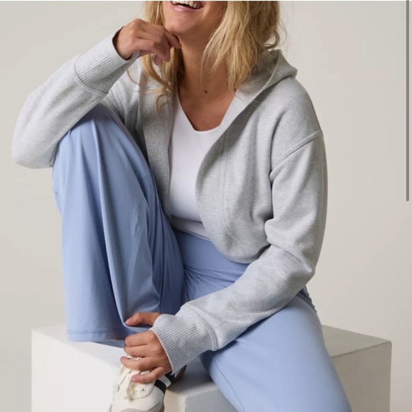 OFFLINE By Aerie Throw-Back Shrug in light heather grey size large - Picture 1 of 5